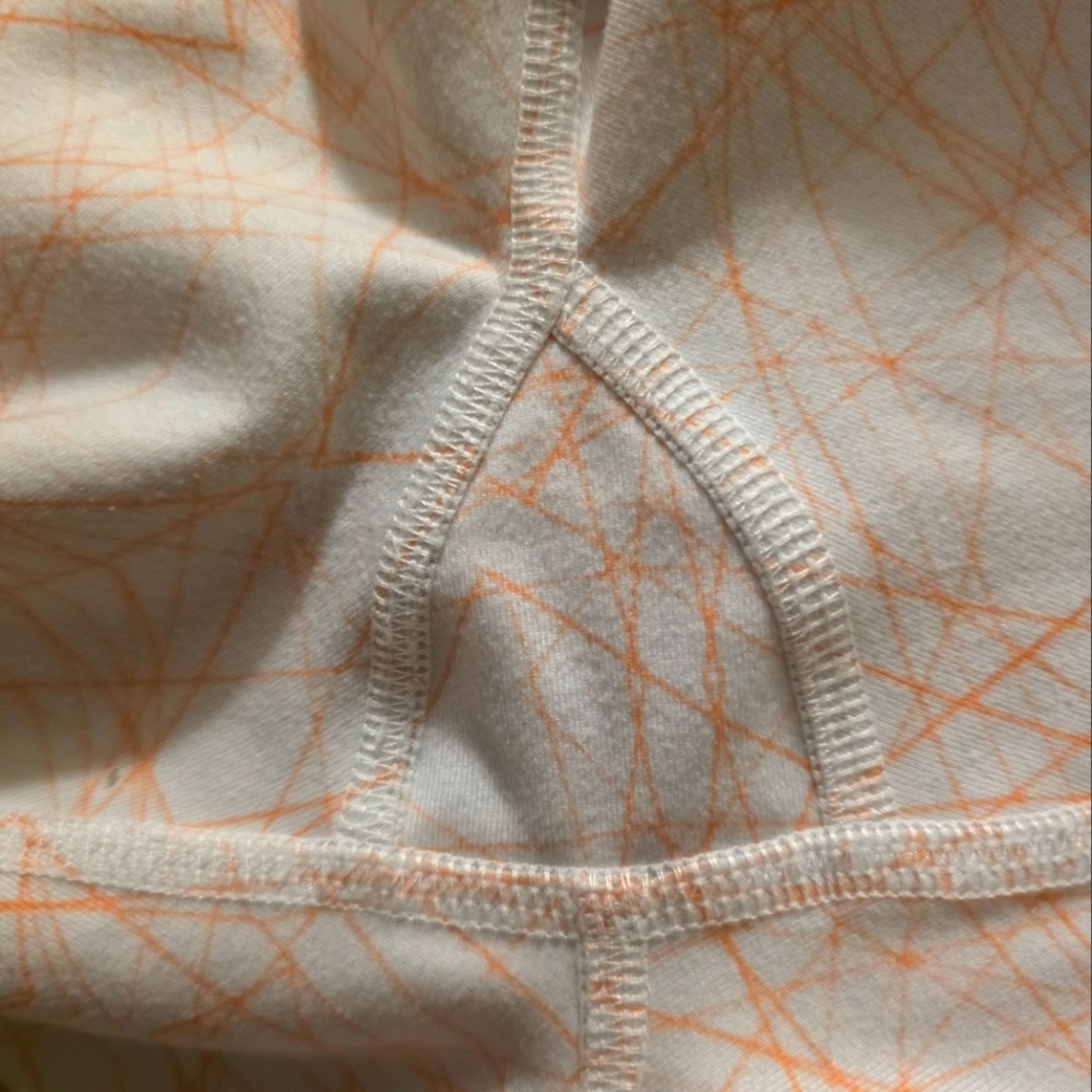 Alo Yoga Women's  Geometric Pattern Capri Leggings- Size Small- NWOT 🧡 - Picture 3 of 6